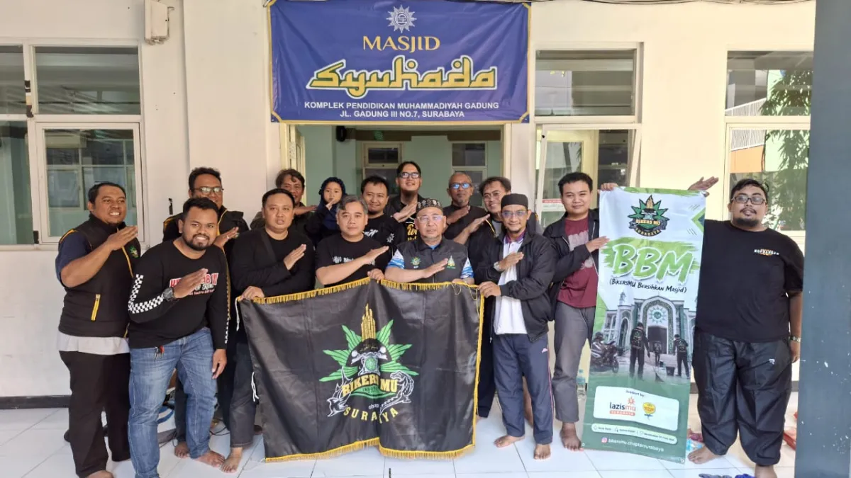 BikersMu Surabaya Gelar Aksi Sosial Bersih-Bersih Masjid dan Wakaf Al-Qur'an Braille