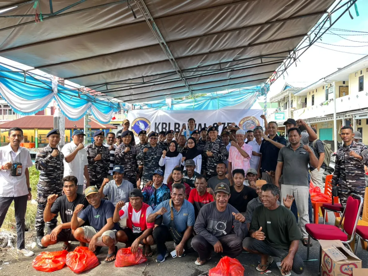 TNI AL Gelar Bakti Sosial dan Kesehatan di Pesisir Maluku Utara