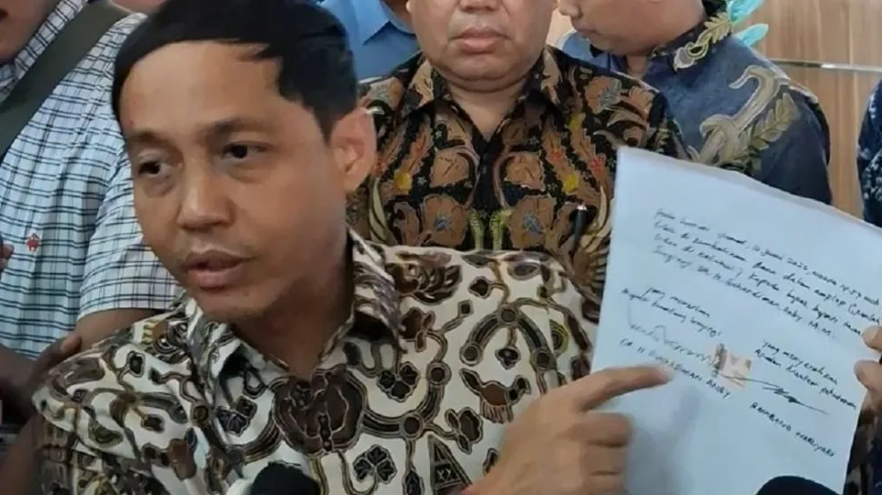 Menteri Kehutanan Klarifikasi Terkait Amplop Misterius Bupati Kuansing