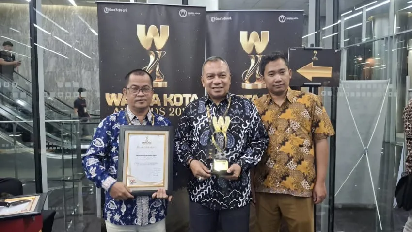 Bupati Rudy Susmanto Terima Penghargaan Nasional atas Komitmen Penguatan UMKM dan Lapangan Kerja