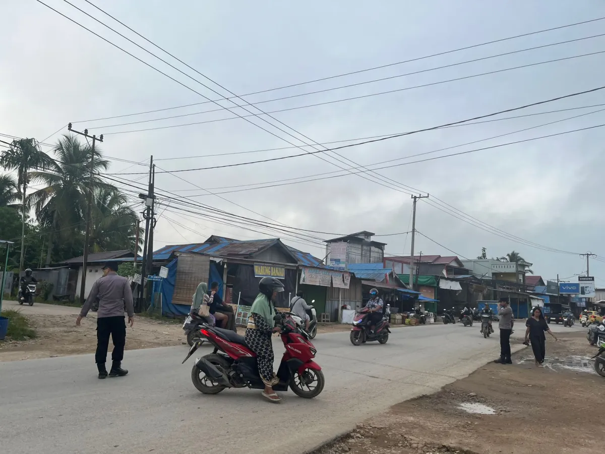 Polsek Muara Wahau Laksanakan Turlalin untuk Atur Lalu Lintas di Pasar Landasan