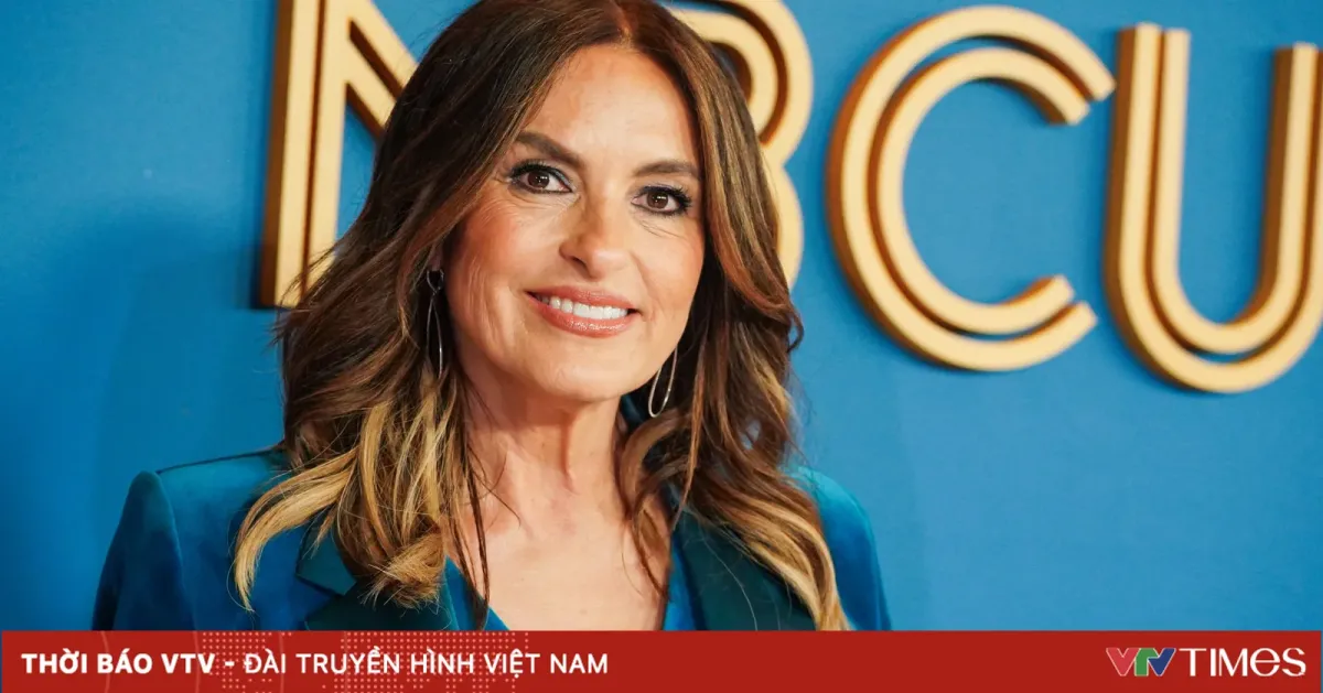 Mariska Hargitay Jadi Pembawa Acara Wanita Pertama Emmy Setelah 15 Tahun