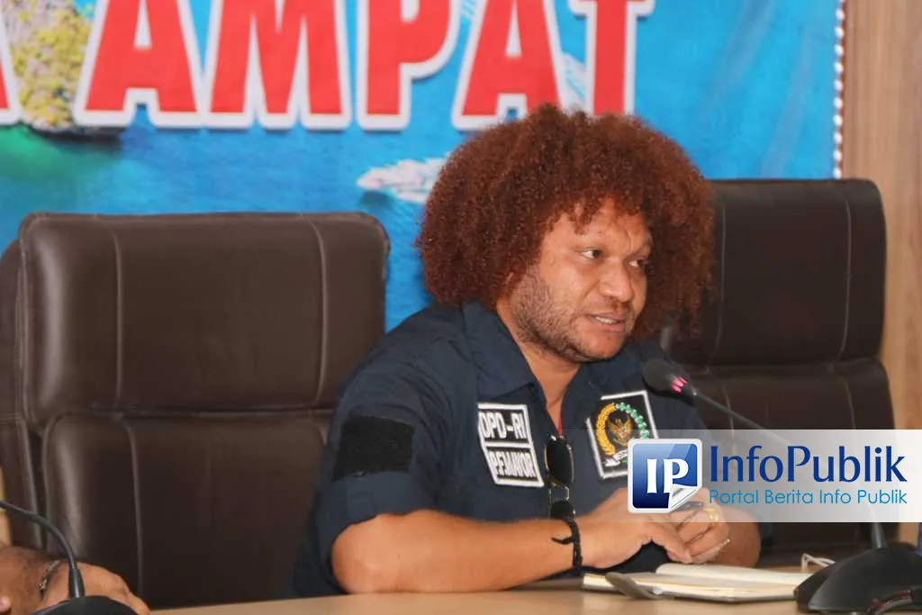 Paul Vincent Mayor Tinjau 53 Berkas PPPK di Raja Ampat