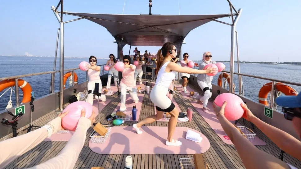 Pilates di Atas Yacht: Tren Gaya Hidup Sehat yang Mengasyikkan