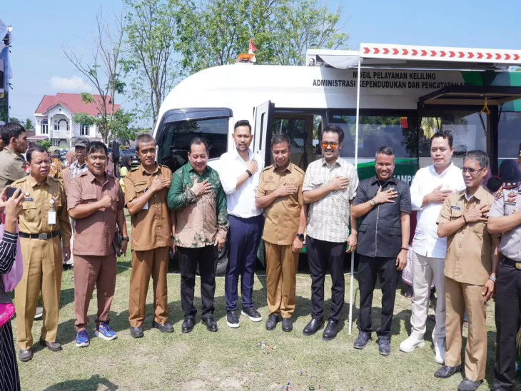 Bupati Kampar Resmikan Mobil Layanan Keliling untuk Permudah Akses Dokumen Kependudukan