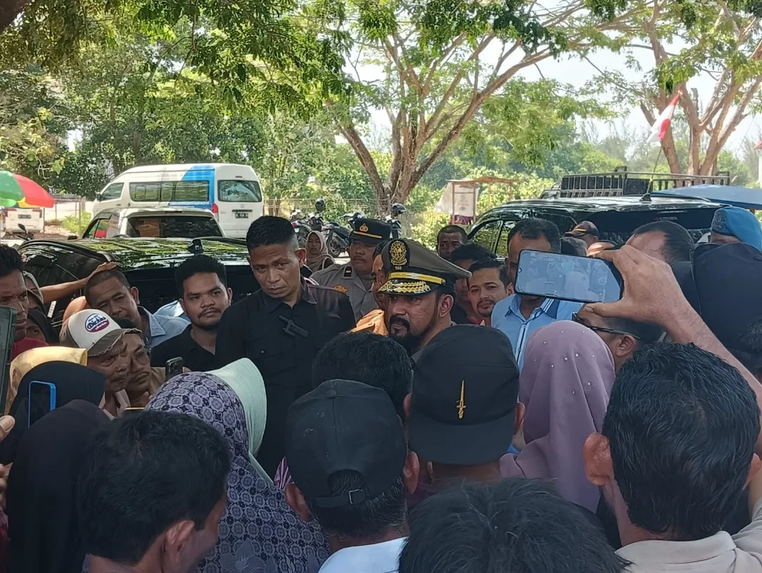 Bupati Al-Farlaky Temui Warga untuk Bahas Bantuan Banjir