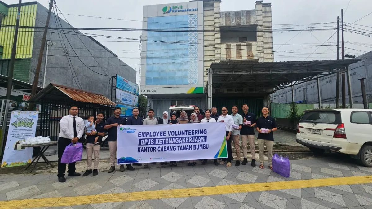 BPJS Ketenagakerjaan Batulicin Salurkan Takjil Ramadan Melalui Kegiatan Relawan