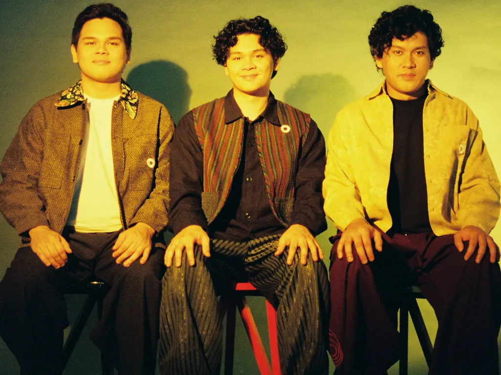 Kolaborasi The Overtunes dan Nadin Amizah dalam Lagu 'Makhluk Cahaya'