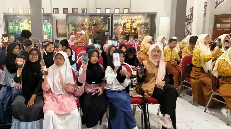 Siswa Sidoarjo Belajar Konten Kreator di Museum Mpu Tantular