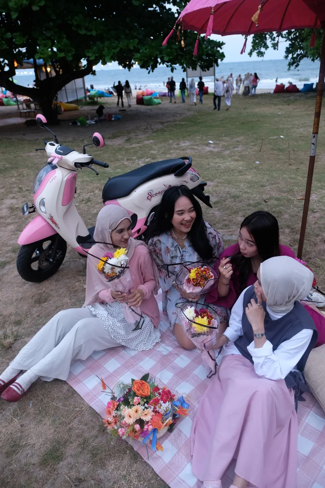 Astra Motor Kaltim 1 Gelar Scoopy Picnic Bloom Party di Pantai Kilang Mandiri