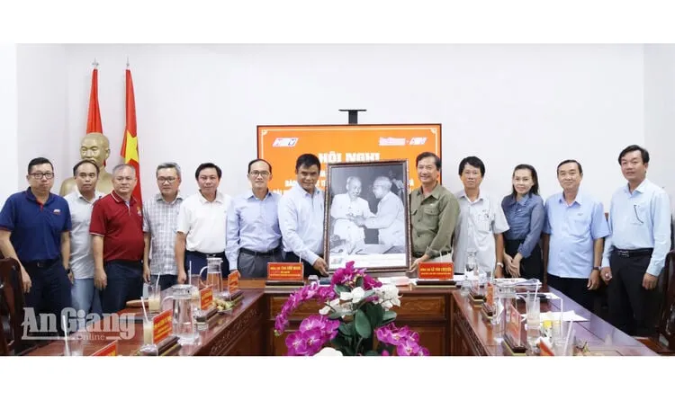 Perjanjian Kerja Sama Komprehensif Antara Surat Kabar dan Radio-Televisi An Giang dengan HTV
