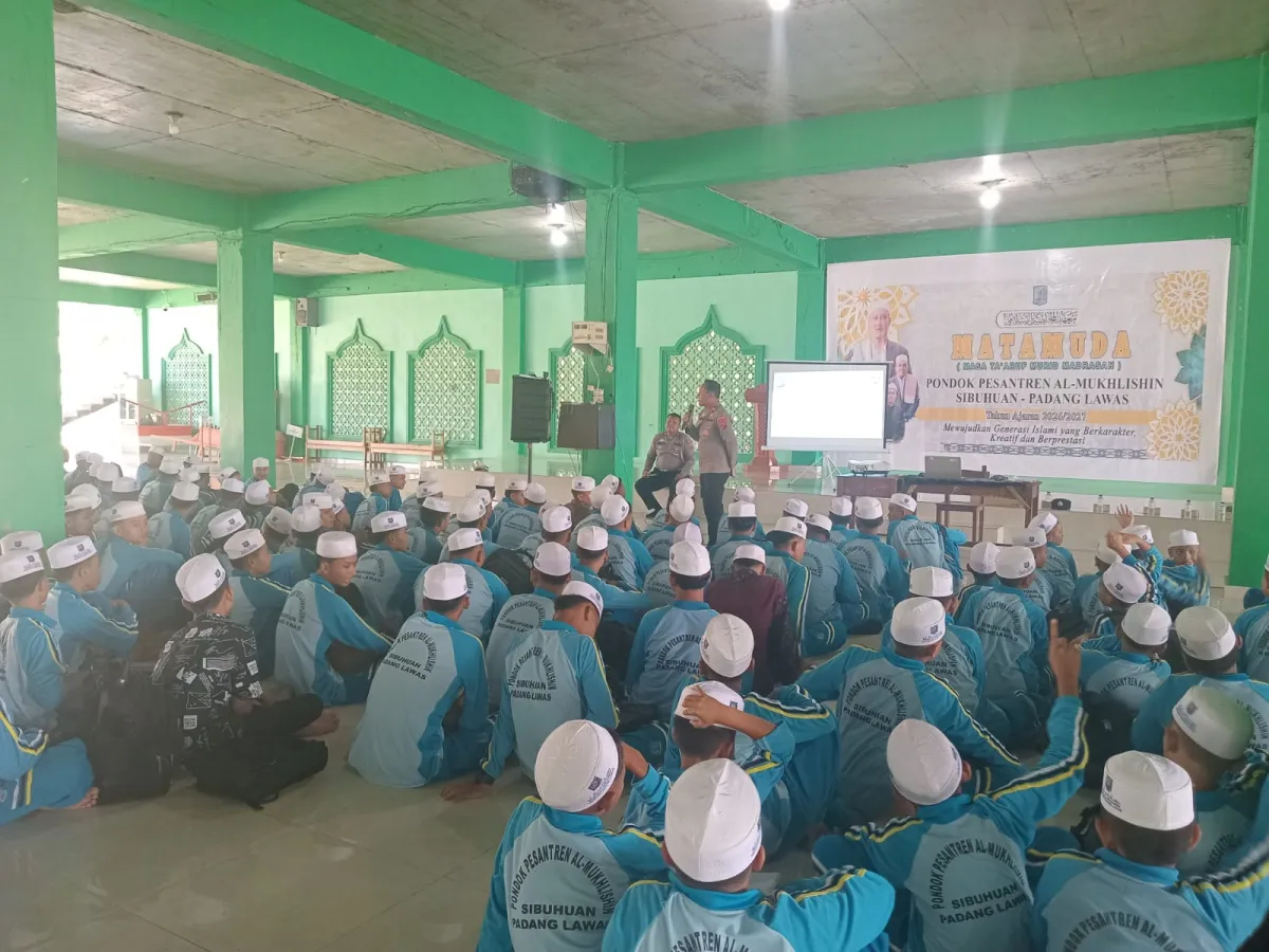 Polres Palas Edukasi Santri tentang Hukum dan Karakter di Pondok Pesantren
