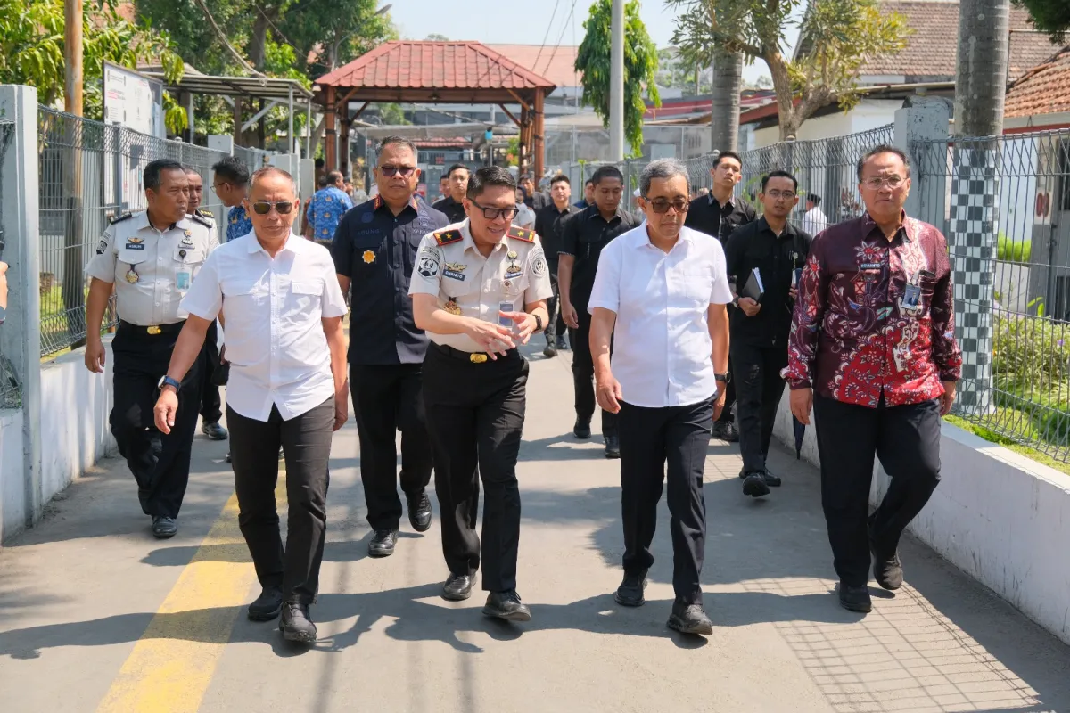 Sekjen Kementerian Imigrasi dan Pemasyarakatan Tinjau Layanan di Lapas Kelas I Malang