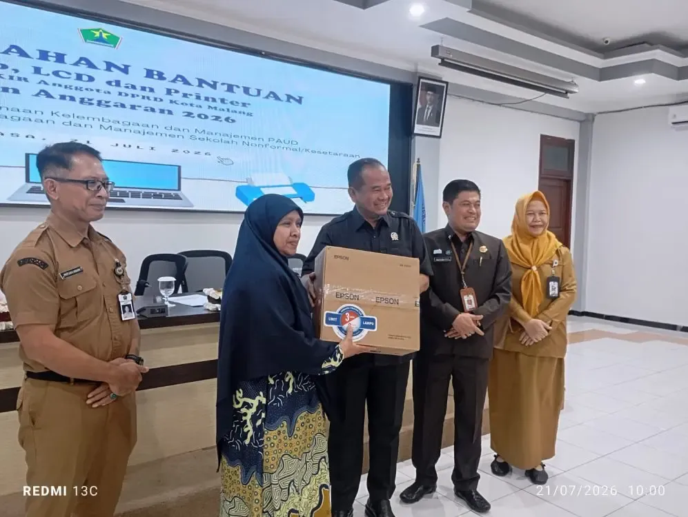 Empat Belas Lembaga Pendidikan di Kota Malang Terima Bantuan Perangkat Teknologi dari DPRD Fraksi PKS