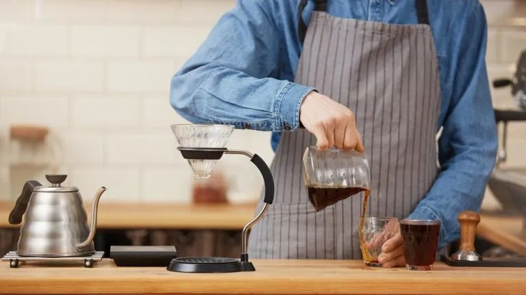 Artis Indonesia yang Berinvestasi di Bisnis Kedai Kopi