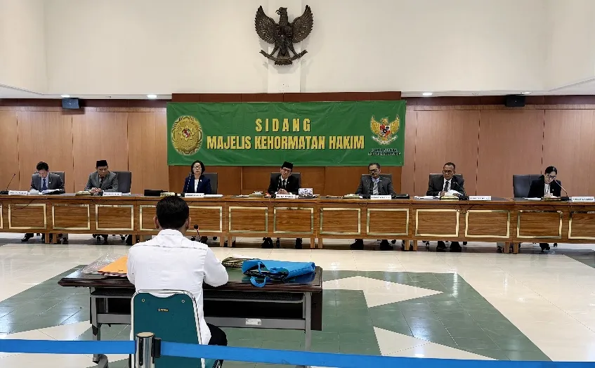 Hakim DD Diberhentikan dari Jabatannya Karena Menelantarkan Keluarga