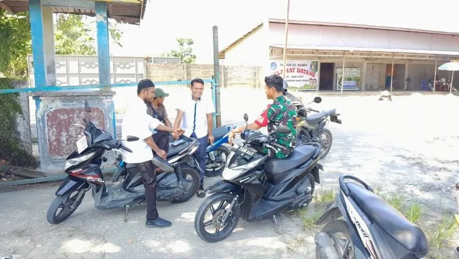 Babinsa Muara Fajar Timur Ajak Warga Tingkatkan Kepedulian Sosial dan Keamanan Lingkungan