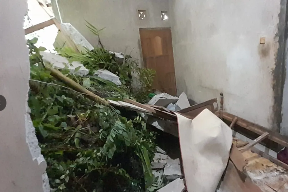Tanah Longsor di Kokap Kulonprogo Berdampak pada Dua Rumah dan Jalan