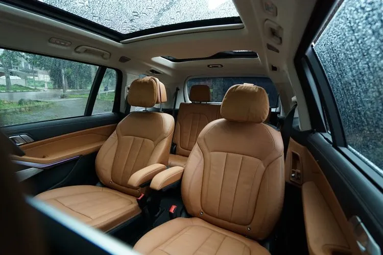 Masalah Interior BMW: Handle Pintu Bisa Lengket dan Meleleh