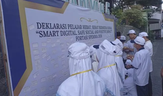 Siswa Baru SMP Muhammadiyah 5 Surabaya Diajak Bijak dan Sehat Bermedia Sosial