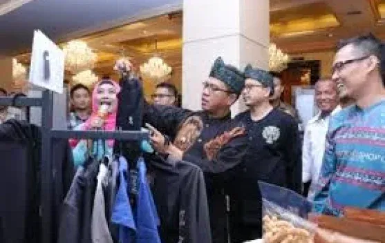 Bupati Bandung Dorong Penggunaan Produk Lokal untuk Dukung UMKM