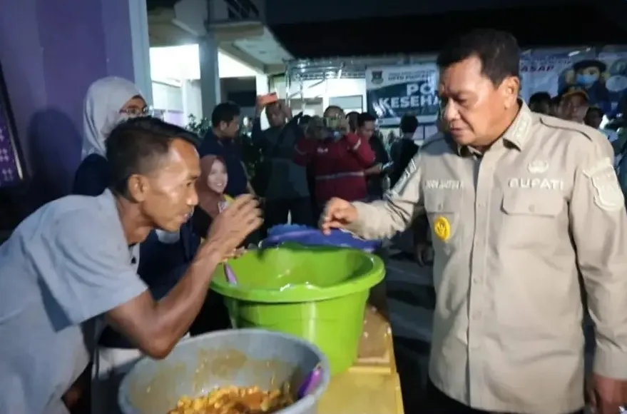 Bupati Tangerang Kunjungi Pengungsi Kebakaran TPA Jatiwaringin