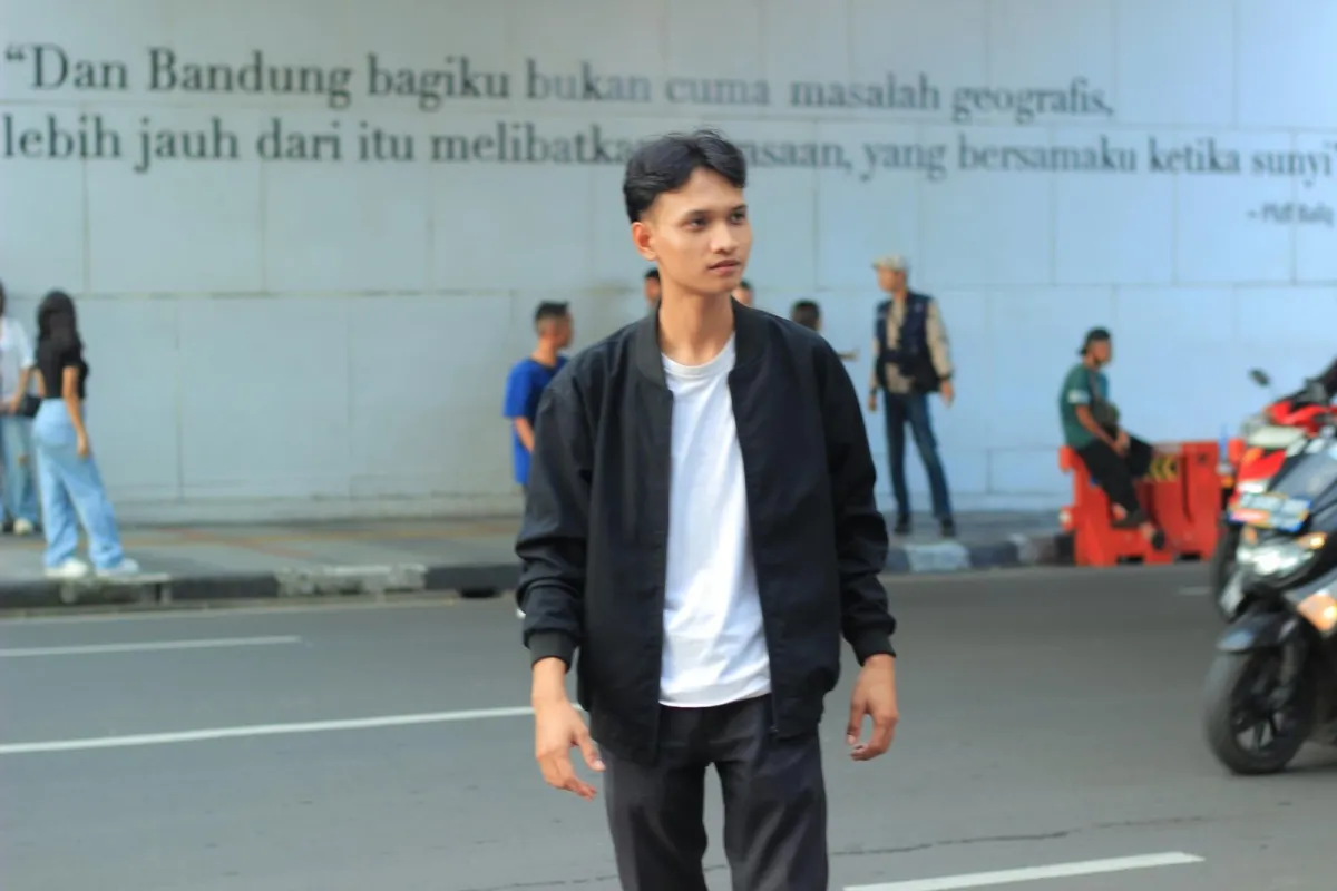 Dari Perundungan ke Sukses: Kisah Fadly Febry, Cum Laude dan Kreator Konten Inspiratif
