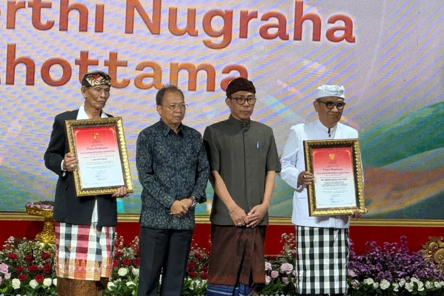 Bali Post Raih Penghargaan Bali Kerthi Nugraha Mahottama