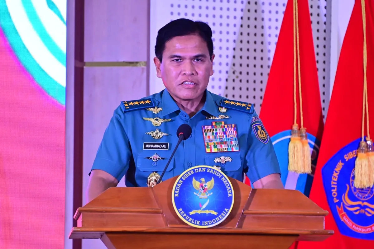 Kasal Terima Penghargaan Adibhakti Sanapati dan Berikan Ceramah Keamanan Siber di BSSN