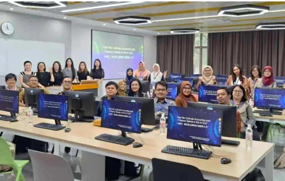 Dosen Polimdo Tingkatkan Kapasitas Melalui Pelatihan Keuangan Digital di Tiongkok