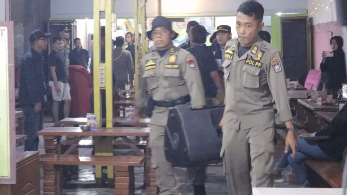 Satpol PP Tertibkan Karaoke di Padang Selama Ramadhan