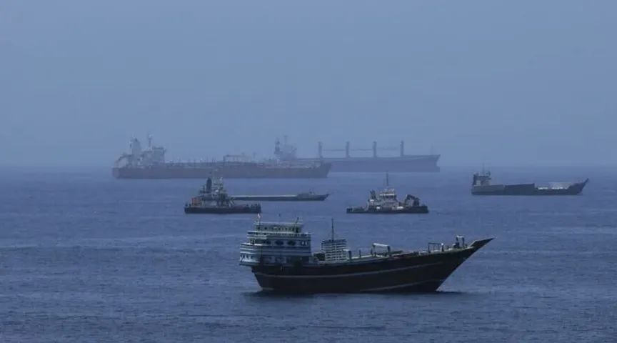 Lalu Lintas Kapal di Selat Hormuz Hampir Terhenti Setelah Serangan AS ke Iran
