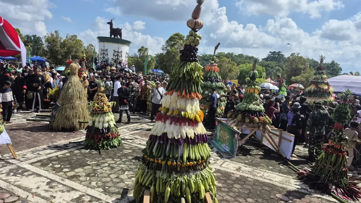 Grebeg Suro di Lamandau: Kirab Budaya Hasil Bumi Menarik Ribuan Warga