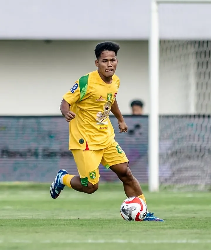 Toni Firmansyah Tingkatkan Latihan Saat Libur Demi Tempat di Skuad Utama Persebaya