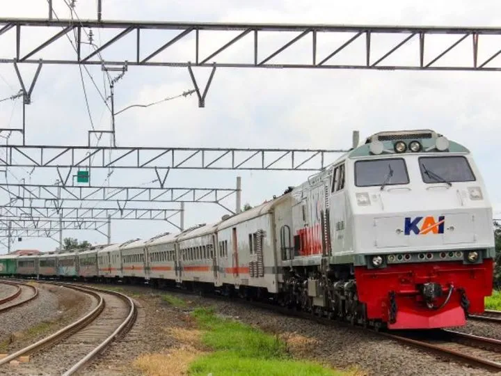 Kereta Rute Terpanjang dan Penyaluran Bansos PKH serta BPNT