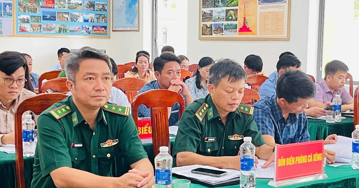 Konferensi Penyebaran Kebijakan Baru Kementerian Pertahanan di Pos Penjaga Perbatasan Ca Xeng