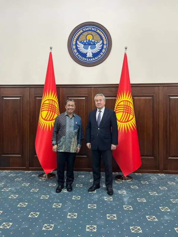 Wamenlu RI Perkuat Hubungan Ekonomi dengan Kirgistan dalam Kunjungan Kerja