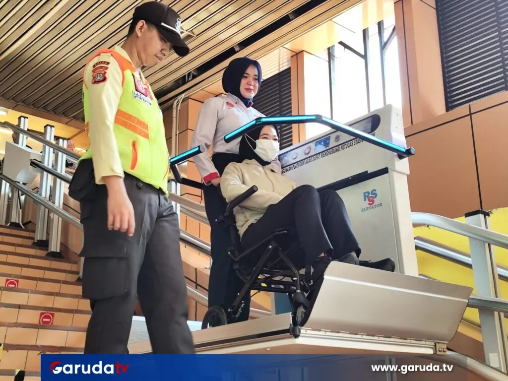 Stasiun Cikini Resmi Miliki Platform Lift untuk Aksesibilitas Difabel