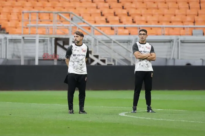 Pelatih Persija Cemas Rumput JIS Rusak Setelah Borneo FC Latihan