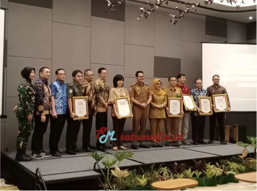 12 Faskes Cimahi Terima Penghargaan Atas Inovasi Digital Layanan JKN
