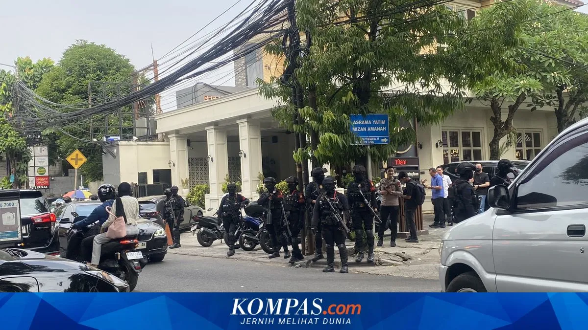 Polisi Geledah Lokasi Terkait Dugaan Korupsi PLN-Asabri di Jakarta Selatan