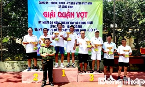Turnamen Tenis di Komune Long Binh Memperingati Hari Peringatan Para Cacat dan Martir Perang