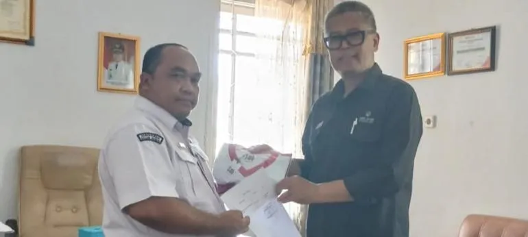 Sari Ater Serahkan Bantuan Kaos untuk Latihan Paskibraka Kabupaten Subang