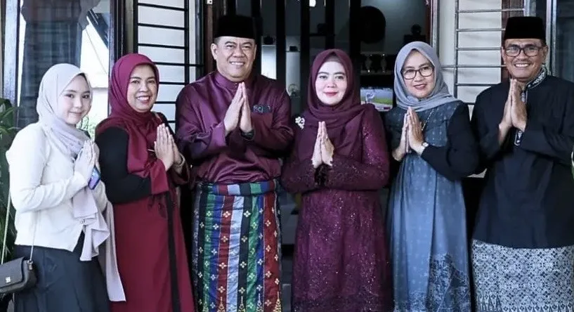Silaturahmi Lebaran Sekda Bintan Penuh Keakraban
