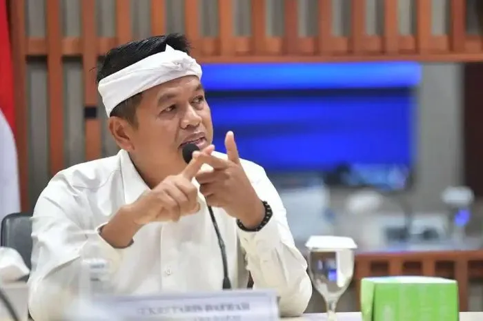 Dedi Mulyadi Menangis Melihat Kondisi Buruh Pabrik Kapur di Bandung
