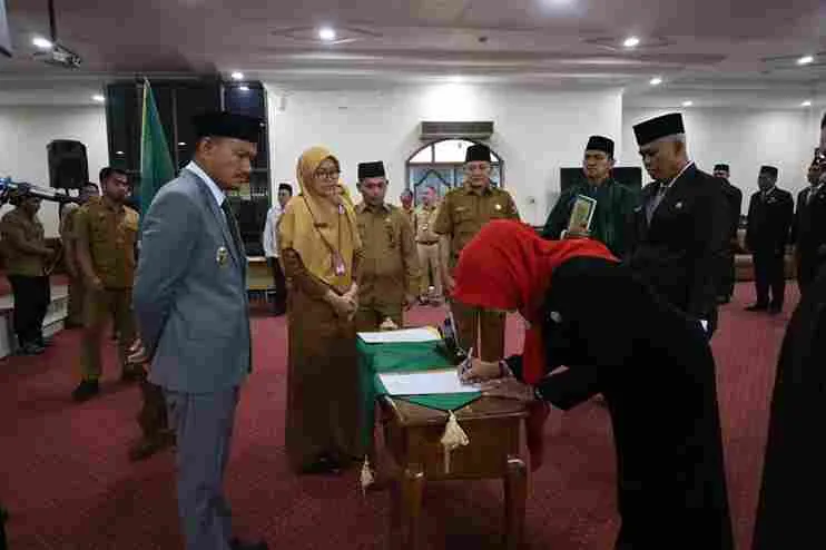 Wali Kota Tanjungbalai Lantik 16 Pejabat Baru untuk Peningkatan Kinerja