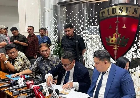 Eks Penyidik KPK Minta Kejagung Selidiki Fasilitas Konferensi Pers Hotman Paris Terkait Febrie Adriansyah