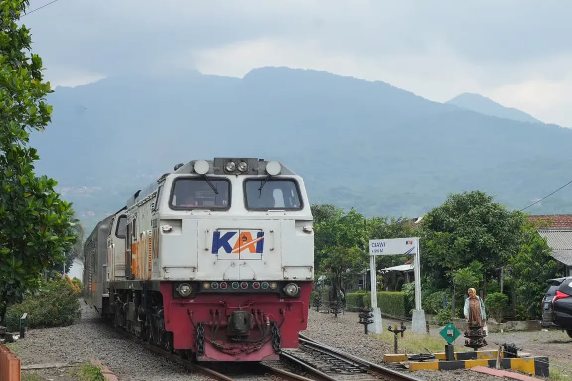 KAI Alihkan Rute KA untuk Jamin Keselamatan Perjalanan di Daop 2 Bandung