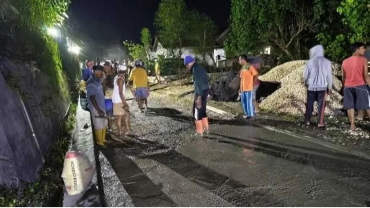 Bahaya Tersembunyi di Balik Patungan Warga Perbaiki Jalan Rusak