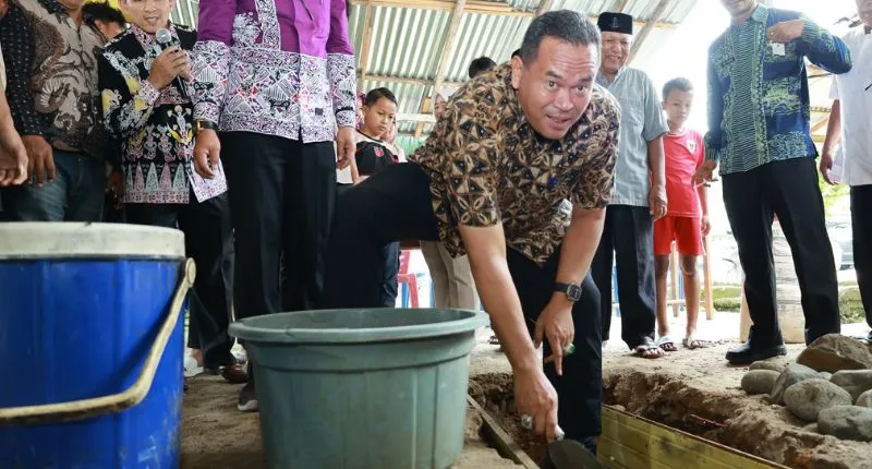 Wali Kota Pariaman Letakkan Batu Pertama Pembangunan Dua Rumah Layak Huni